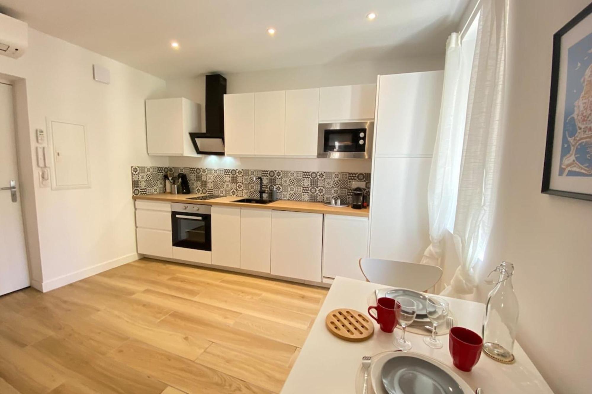 06An - Beautiful Apartment In The Heart Of Old Antibes Luaran gambar