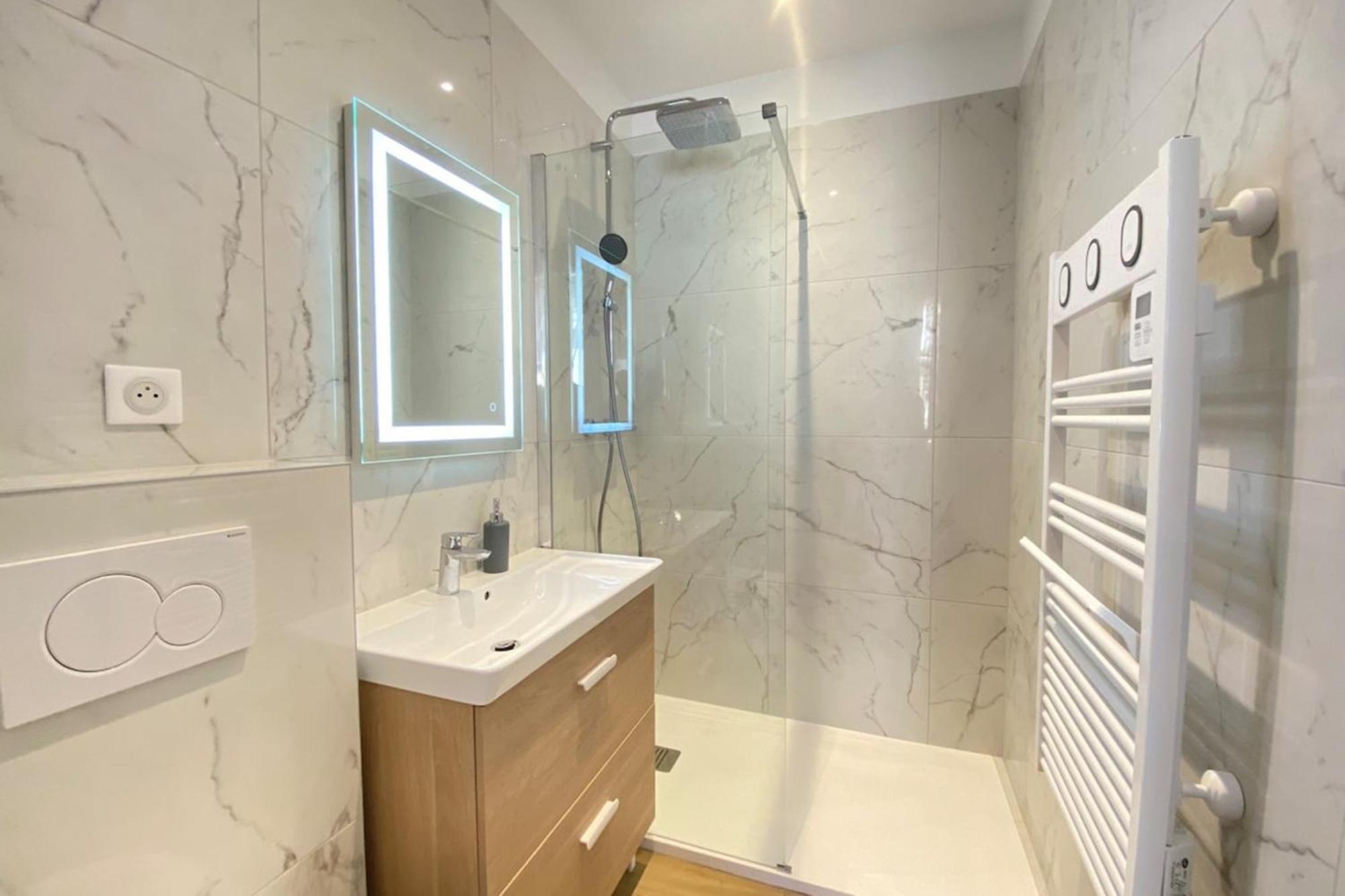 06An - Beautiful Apartment In The Heart Of Old Antibes Luaran gambar