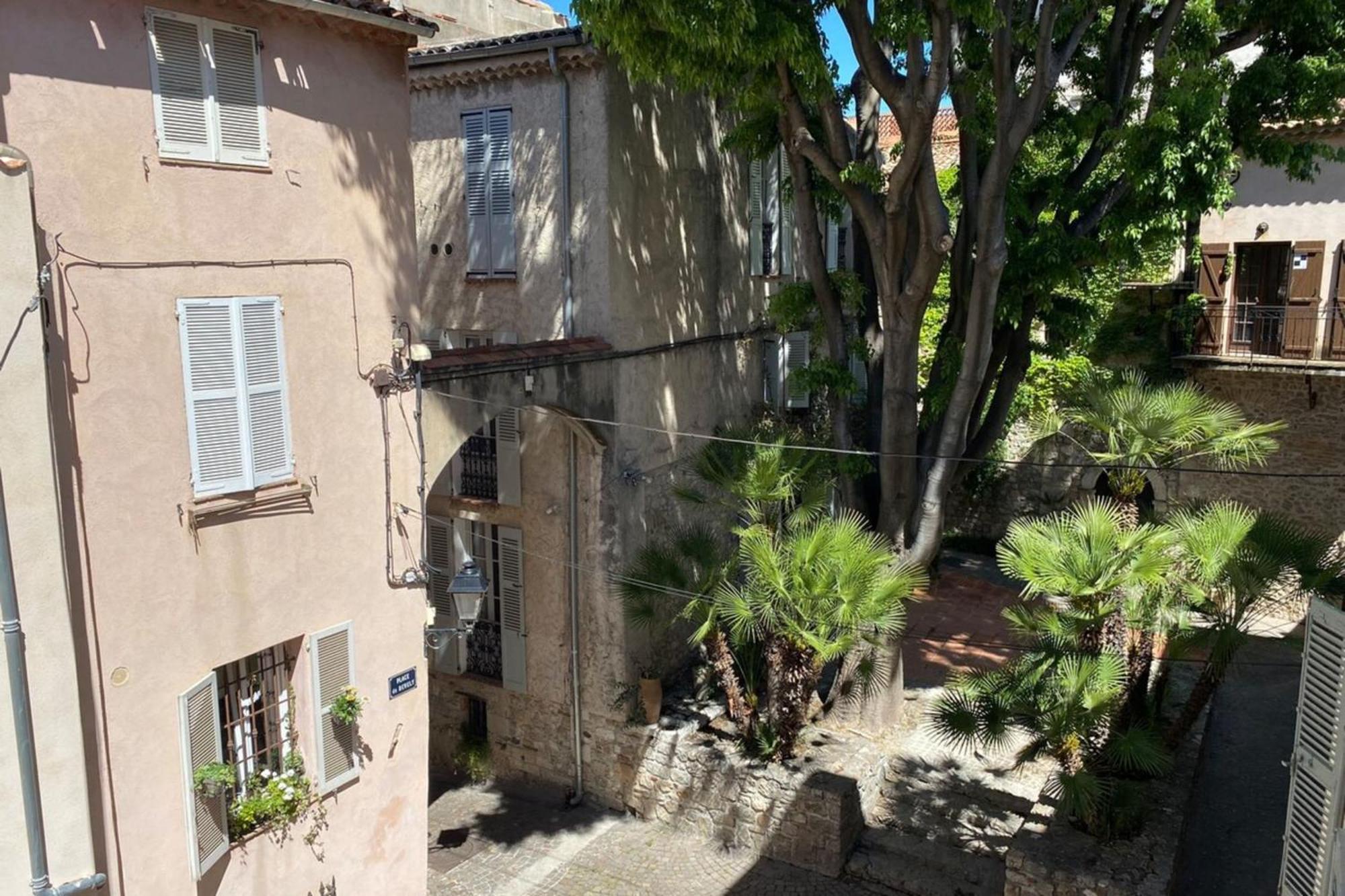 06An - Beautiful Apartment In The Heart Of Old Antibes Luaran gambar