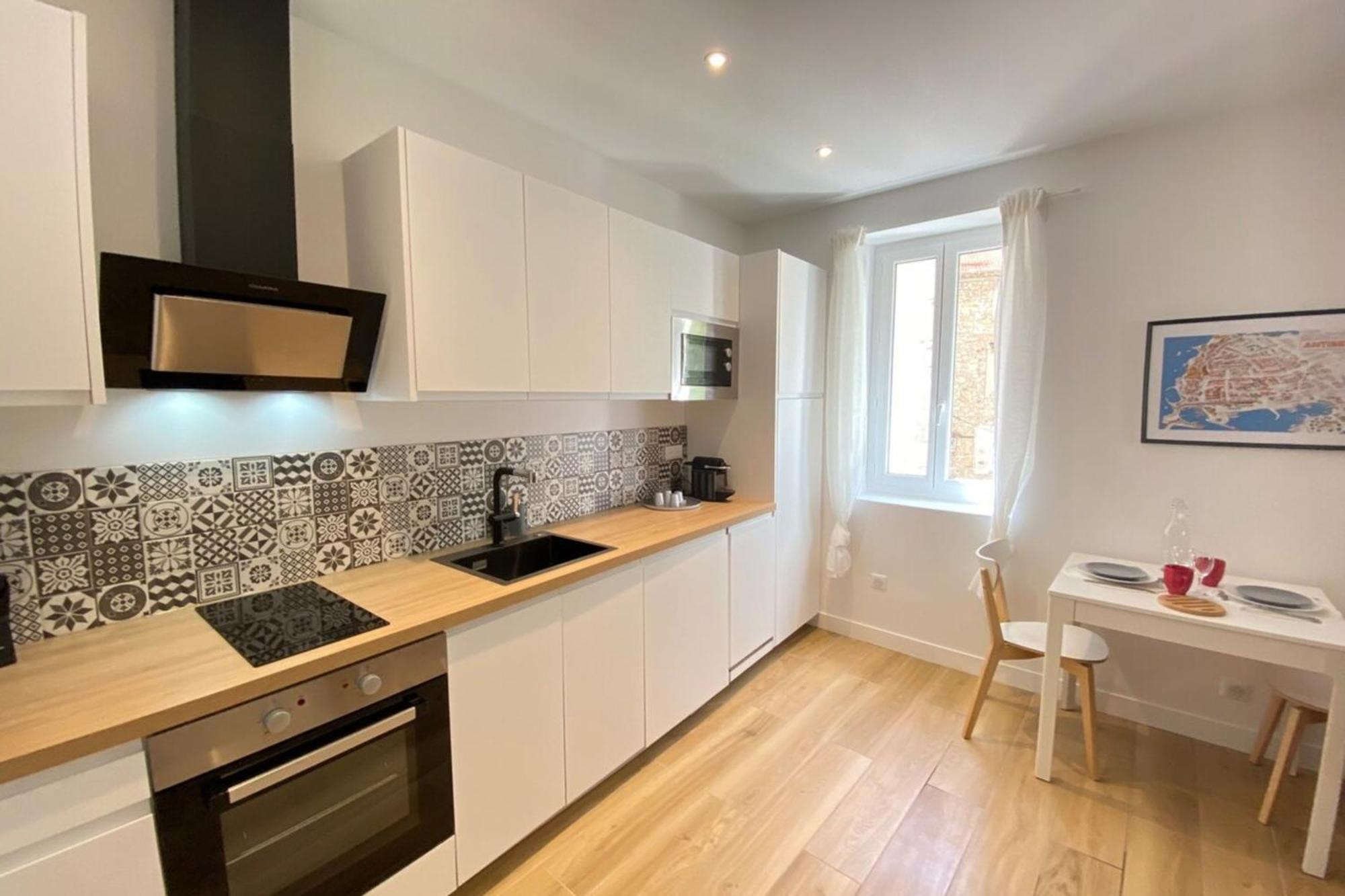 06An - Beautiful Apartment In The Heart Of Old Antibes Luaran gambar